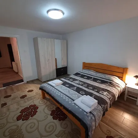 R Castle - 2 דירה בראשוב