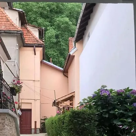 R Castle - 2 Apartment Brașov