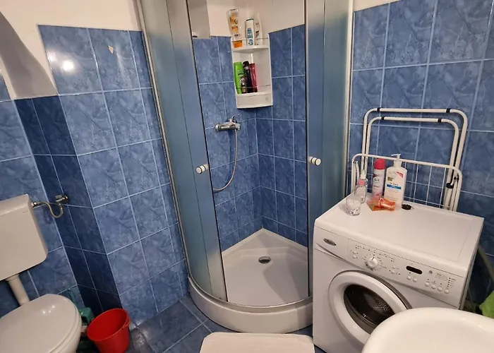 R Castle - 2 Apartman